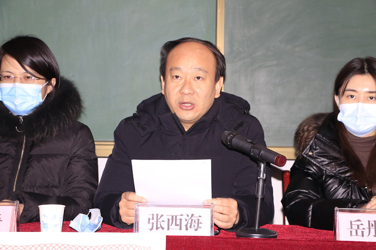 山东沂蒙山玻璃集团助学基金”捐赠仪式在临沂市兰陵县庄坞镇层山中学举行